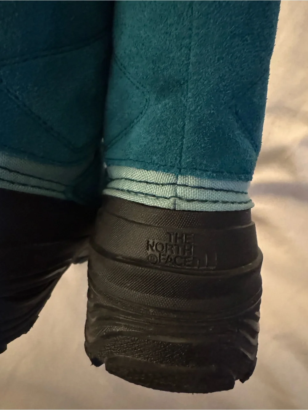 The North Face Kids Alpenglow Hiking /Snow Boots Size 1 - LIKE NEW